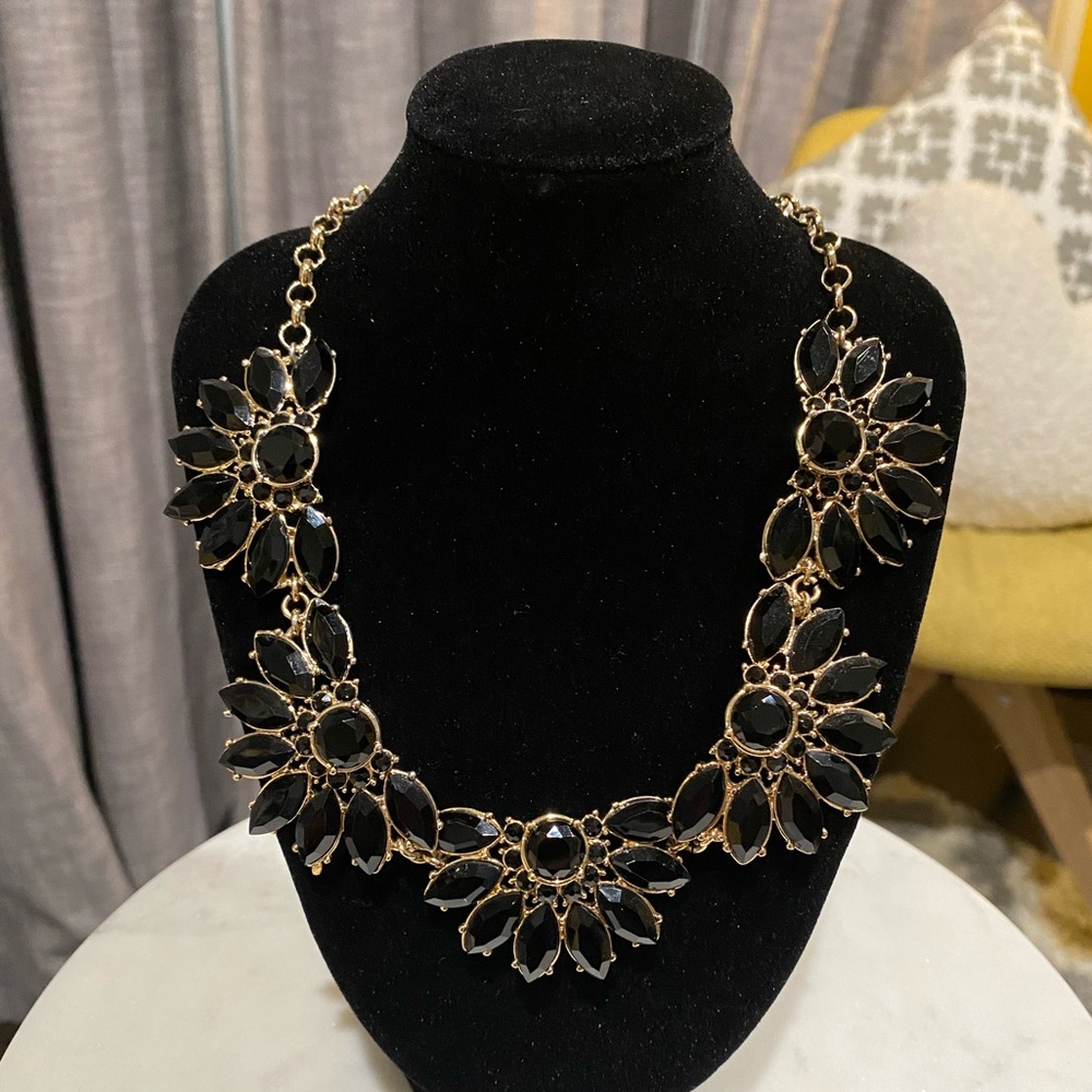 NWOT Banana Republic floral statement necklace
